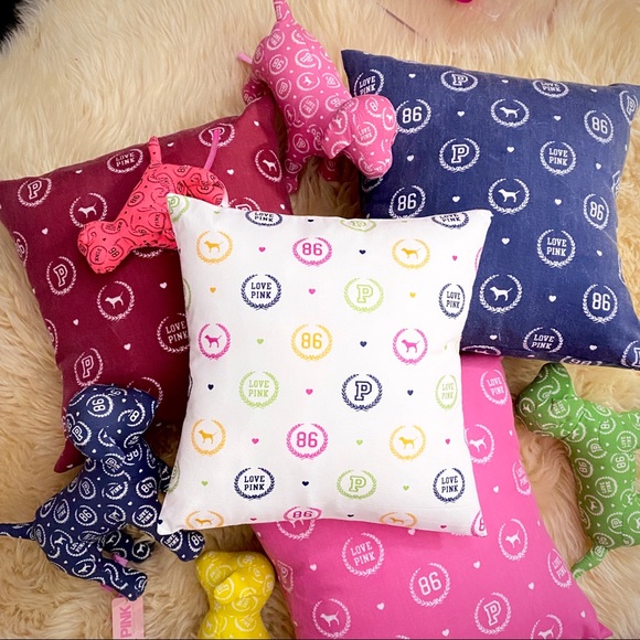 My small collection of VS Pink display dogs - Picture 4 of 13